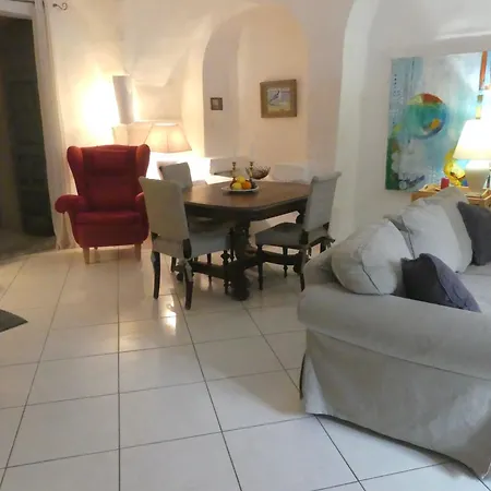 I Languedoc. Апартаменты Nezignan-l'Eveque